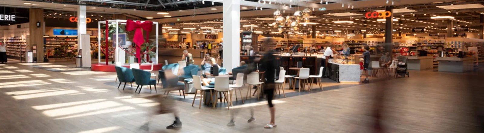 Centre commercial contemporain en Suisse romande